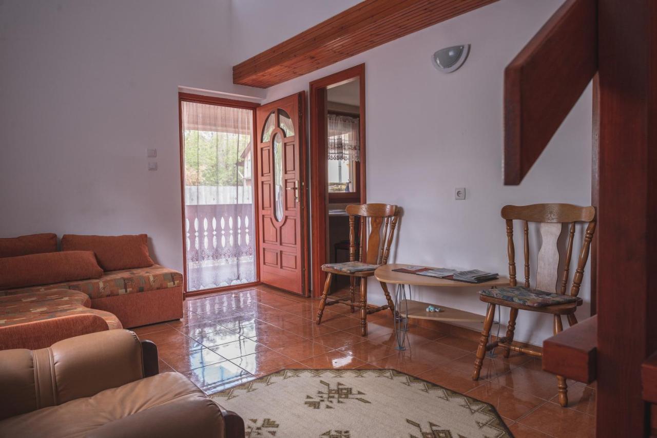 Olajos Apartman Hotell Berekfürdő Exteriör bild