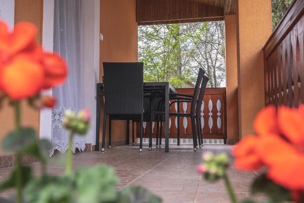 Olajos Apartman Hotell Berekfürdő Exteriör bild